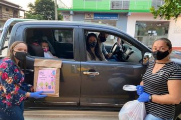 Foto - Drive-Thru EMEI Primeiros Passos blocos A e B