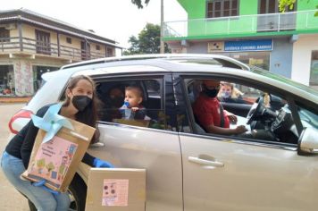 Foto - Drive-Thru EMEI Primeiros Passos blocos A e B