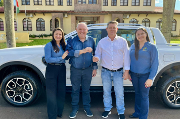Coronel Barros recebe nova caminhonete para a Secretaria de Saúde