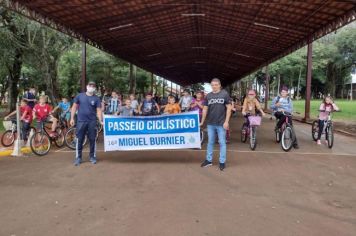 Centenas de pessoas coloriram as rua de Coronel Barros durante passeio ciclístico