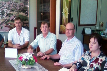 Deputado Gerson Burman visita prefeito de Coronel Barros 