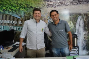 O Gerente Regional da Emater/Ascar, Fabio Pasqualoto participa de reunião com Prefeito