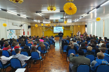 Programação de volta às aulas na escola Miguel Burnier convida os alunos a refletir sobre Valorização da Vida
