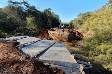 Secretaria de Obras trabalha na substituição de pontes de madeira por concreto