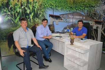 COORDENADOR REGIONAL DA AGRICULTURA VISITA CORONEL BARROS