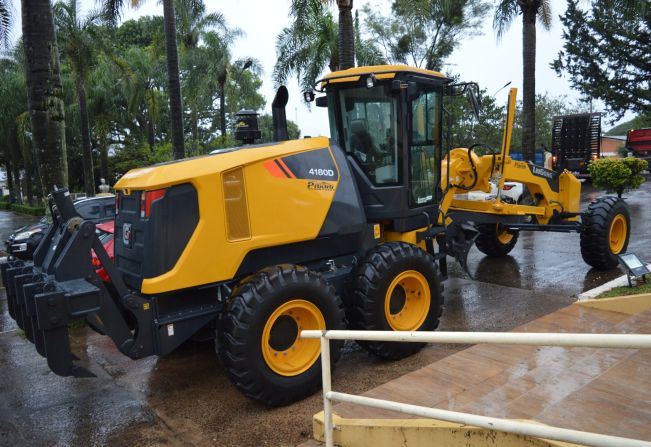 Prefeitura de Coronel Barros Adquire Mais uma Máquina Pesada para Compor Frota Municipal