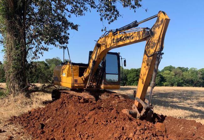 Secretaria de Agricultura e Meio Ambiente realiza instalação de encanamento de água