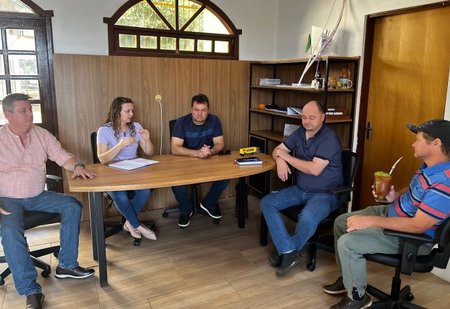 Reunião discute impactos da estiagem em Coronel Barros e busca alternativas para minimizar prejuízos ao setor agrícola