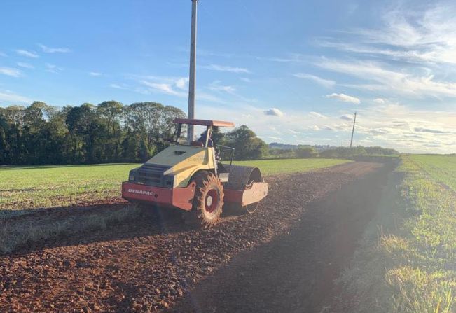 Secretaria de Obras e Viação realiza obras em diversas estradas do município