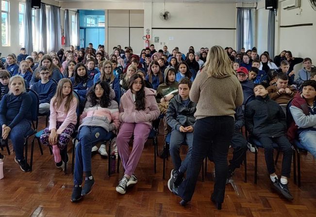 Escola Municipal Miguel Burnier promove atividade sobre inclusão e combate ao bullying em comemoração à Semana Nacional da Deficiência Intelectual e Múltipla
