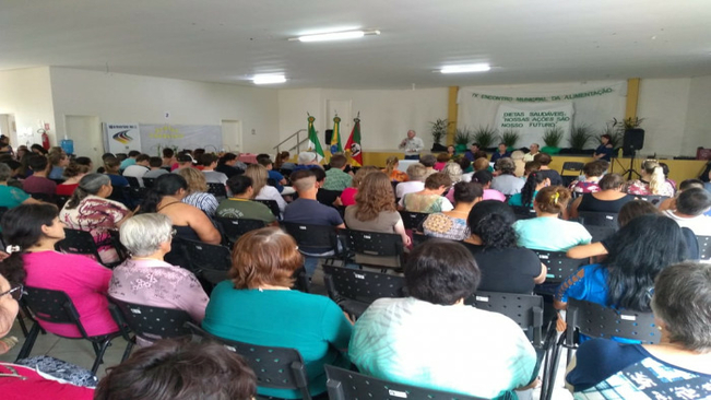 IX Encontro Municipal de Alimentação reúne aproximadamente 200 pessoas