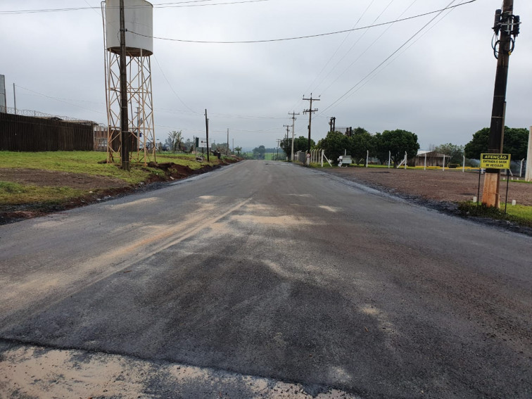 Estrada da Linha Pedreira recebe asfaltamento