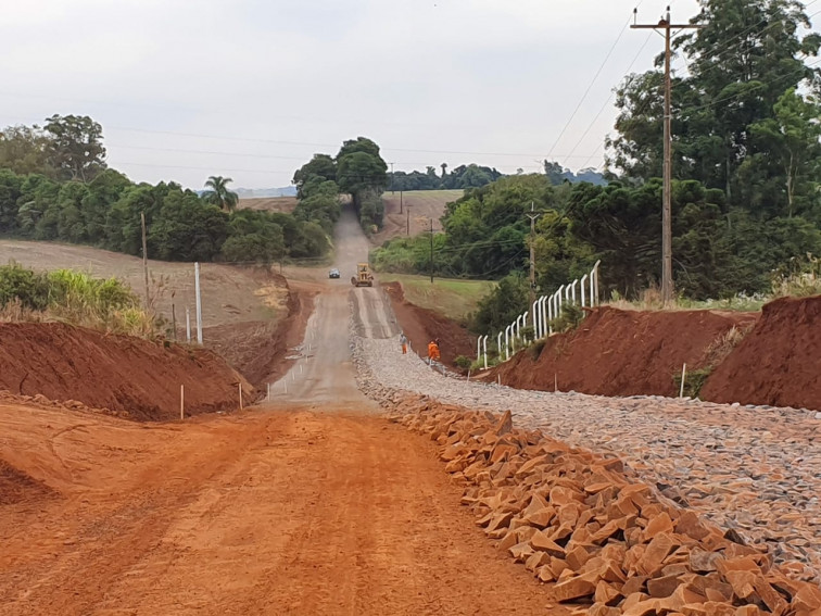 Obras de pavimentação asfáltica seguem em Coronel Barros