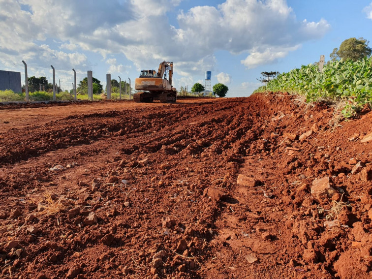 Secretaria de Obras alarga e prolonga rua no Distrito Industrial